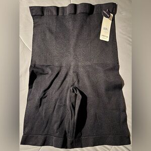 Shapeware shorts- 2 pairs, size XXXL ( fits size XL).